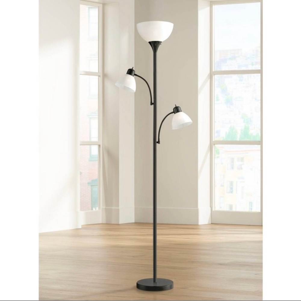 Lamp with Philips smart light bulbs